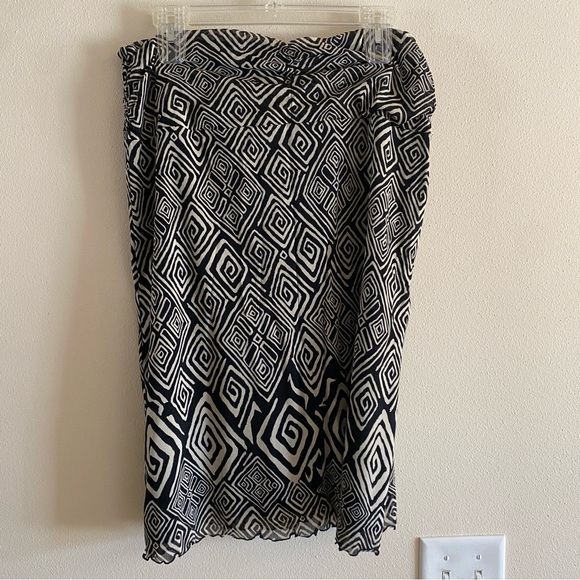 W Women’s Black And Tan Geometric Print Stretch Pull-On Knee-Length Skirt, Sz L - Picture 4 of 6